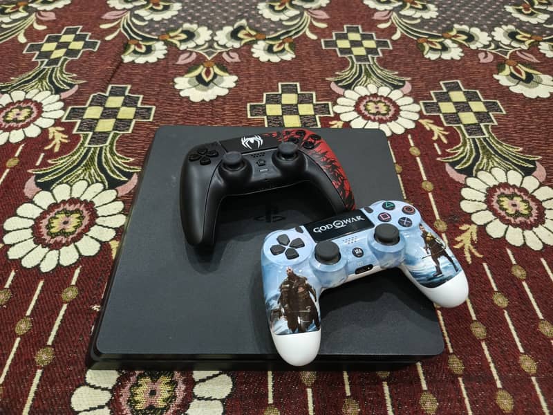Ps4 slim with two specific wireless controllers 2