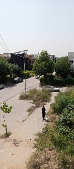 I-14/4 (35x60) Corner plot for sale