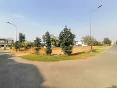 5 Marla Corner Plot Near Park Top Location