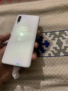 samsung a70 (white )