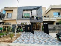 5 MARLA LUXURY BRAND NEW HOUSE MODERN DESIGN FOR SALE IN JINNAH BLOCK