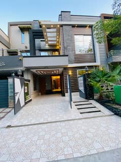 5 MARLA LUXURY BRAND NEW VERY LOW PRICE HOUSE MODERN DESIGN FOR SALE IN JINNAH BLOCK
