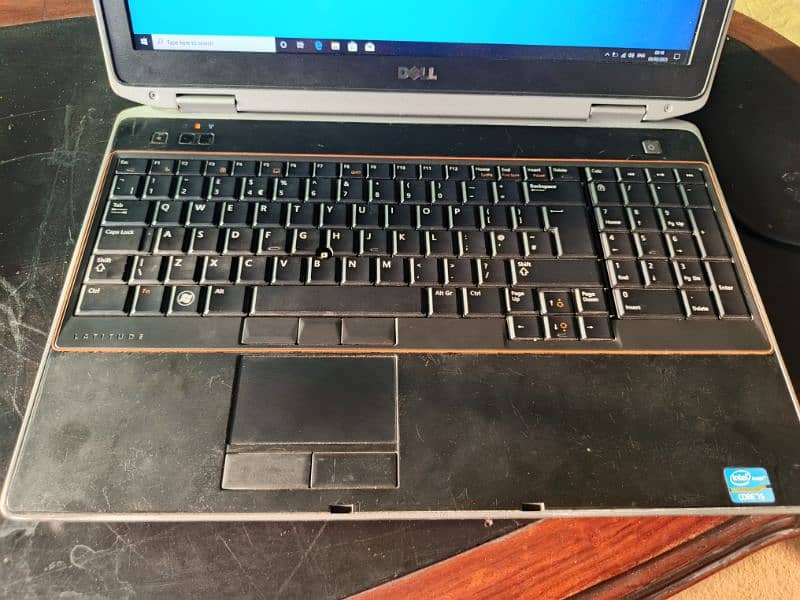 Dell latitude e6520 i3 2nd 4gb 300gb black color 1