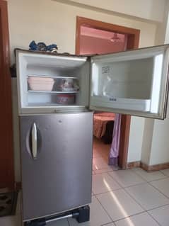 Haier Rafrigrator HRF 272
