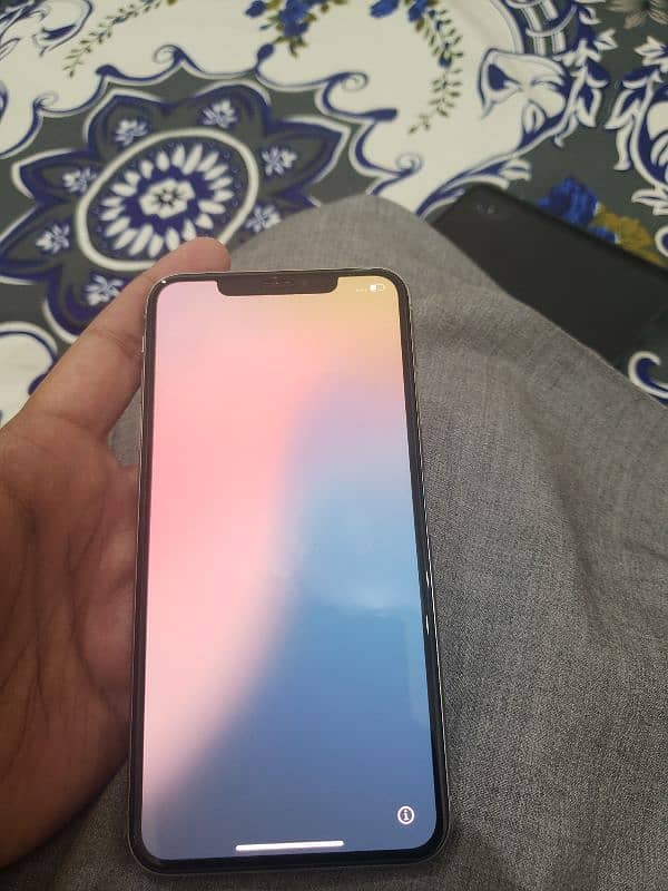 non pta  XS MAX Factory unlocked 4
