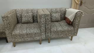 5 Seater Sofa + Cheeti + table