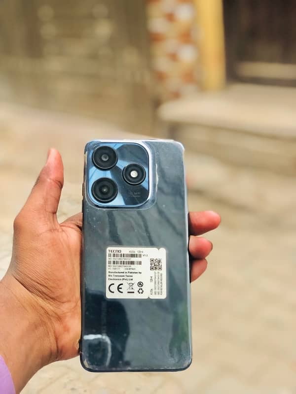 Tecno spark 10c 4/128 with box and charger 0