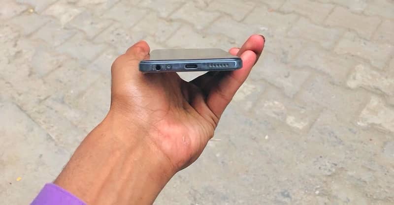Tecno spark 10c 4/128 with box and charger 1