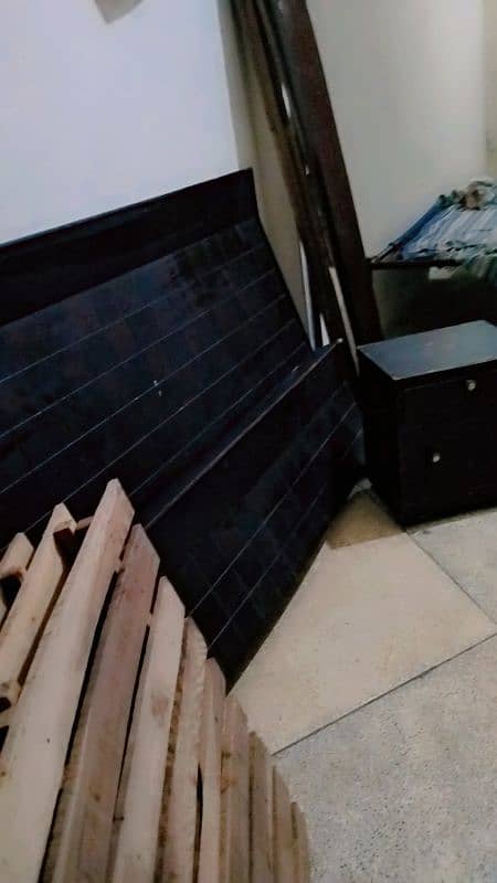 double bed with mattress 1 saide table good condition 8