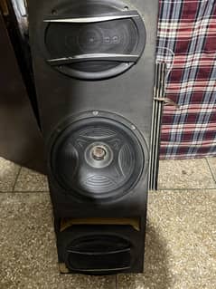 2 speakers and 1 subwoofer