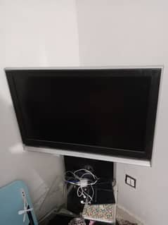 2 LCDs