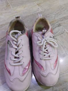 40 size shoes available pink. colour
