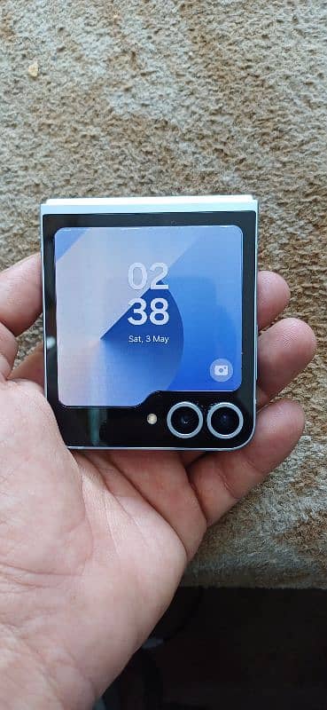 hi I sale my flip 6 12gb 512gb brand new phone 7
