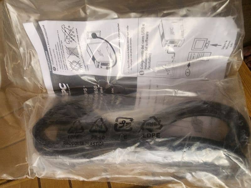 SMALL UPS APC 650VA 5