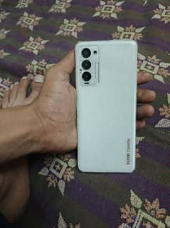 Tecno camon 18 4+128 with box