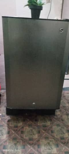 This is a mini fridge, everything is fine.