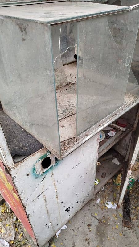2 Counters in Good Condition 5