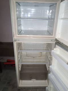 Dawlance medium size fridge for sale