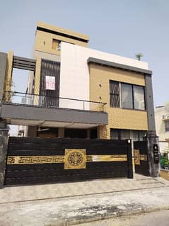 10 Marla Luxury Brand New House Available For Sale in Bahria Town Lahore