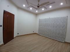 30 MARLA FIRST FLOOR HOT LOCATION