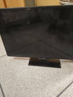 screen broken tv with remote for sale