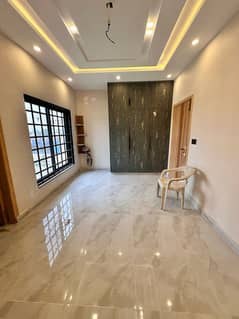 14 MARLA FIRST FLOOR HOT LOCATION