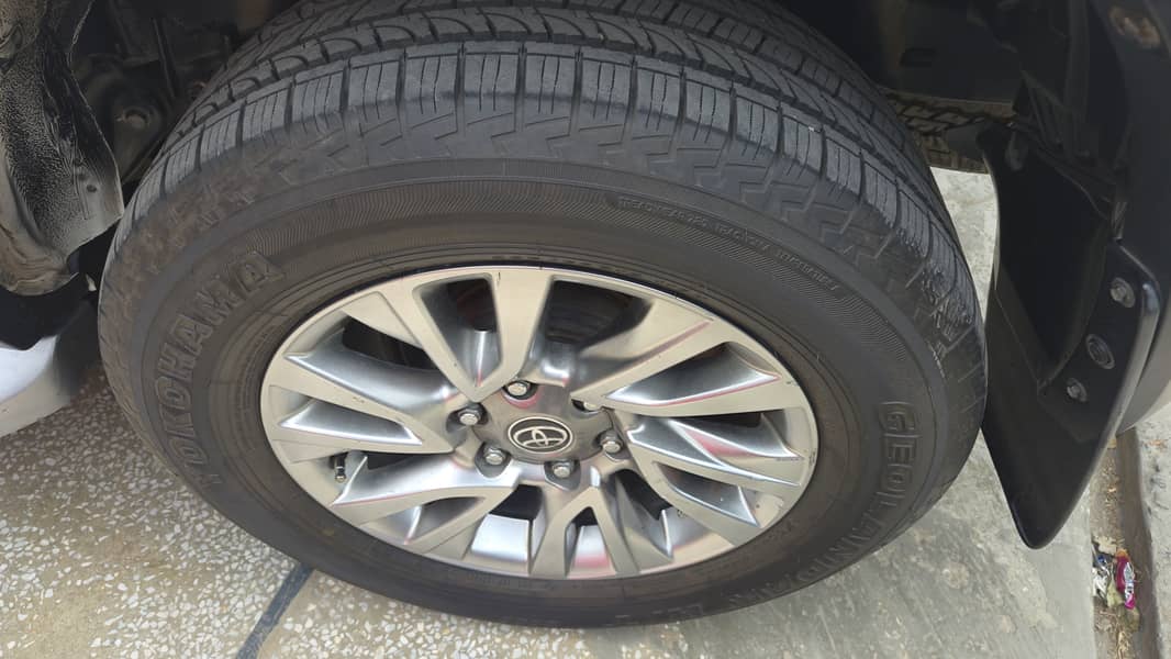 Toyota Fortuner Sigma White 16