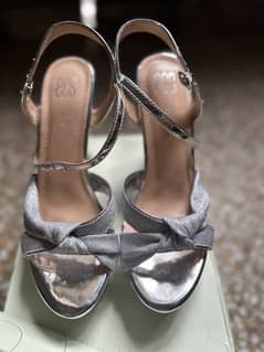 Bridal heel only one time used