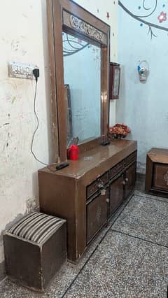 king size bed, 2 side tables, dressing table, stool