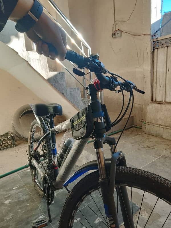metro bicycle condition 10/10 only one month use 2