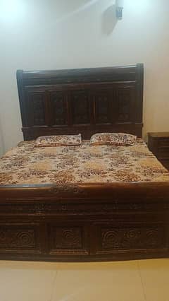 chinoti solid wood bed set with side tables and dressing