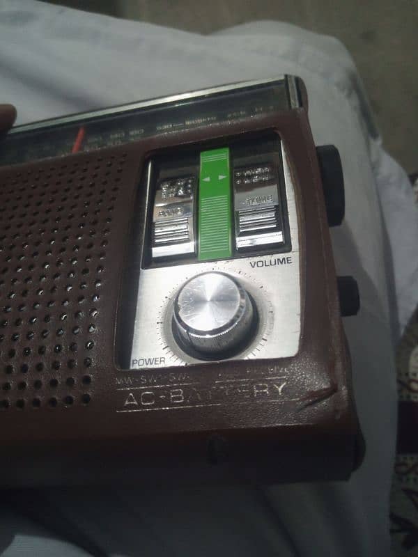good condition radio 1