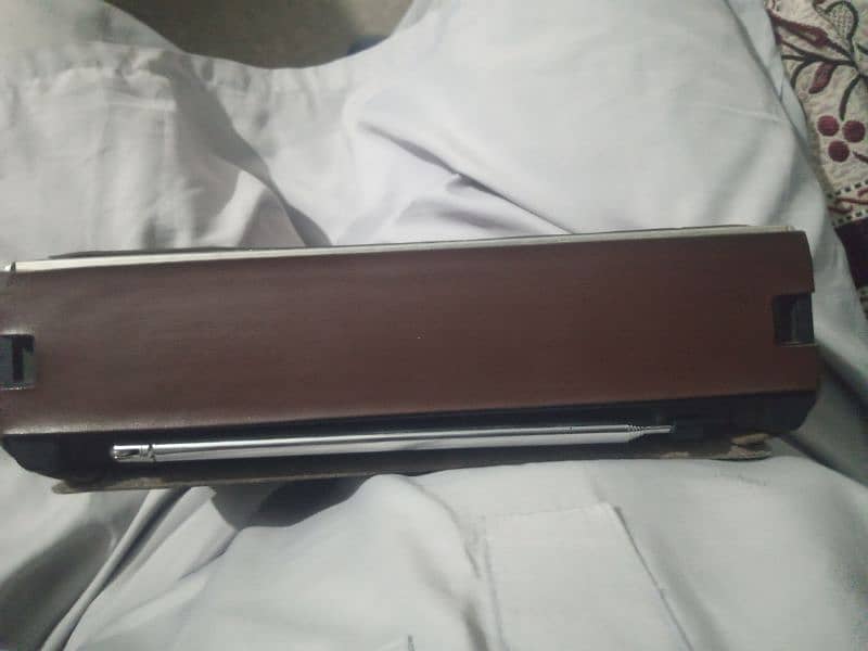 good condition radio 6