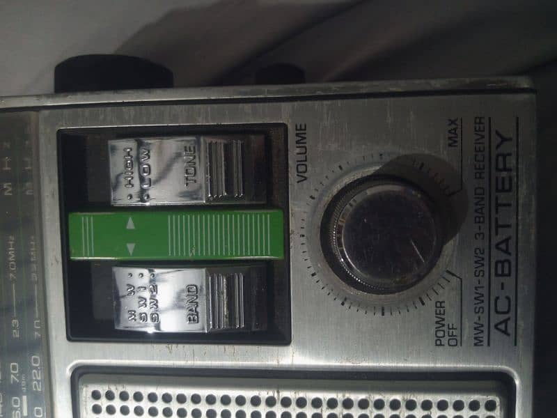 good condition radio 8