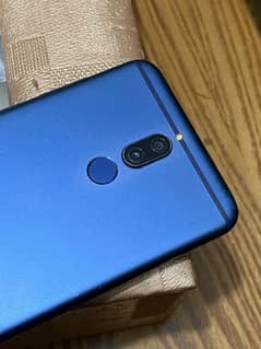 Huawei Mate 10 lite in good condition with charger