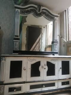 one dressing table, two cytables