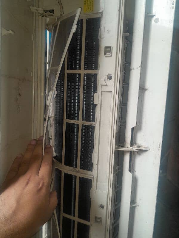 Gree 1.5Ton Simple (Neat and Clean Condition) 2