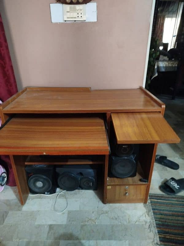 Wooden Computer table 0