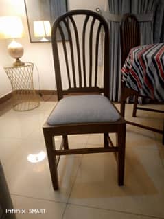 Round table with 6 chairs