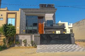 Avail Yourself A Great Prime Location 10 Marla House In Central Park - Block A