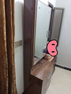 unused dressing table light brown color, urgent sale.