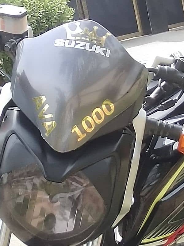 Suzuki GSX-R -1000 Golden number 3