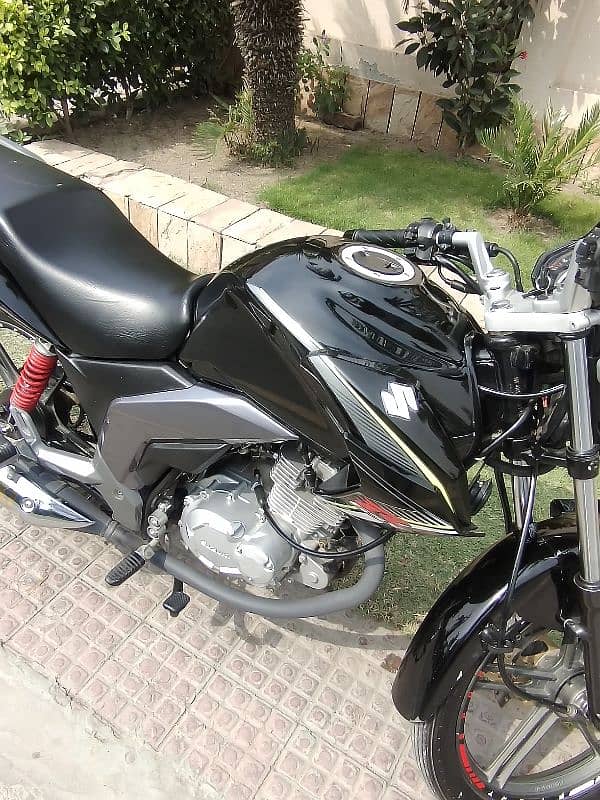 Suzuki GSX-R -1000 Golden number 4