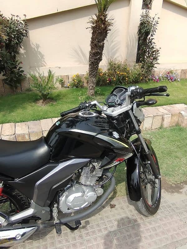 Suzuki GSX-R -1000 Golden number 6