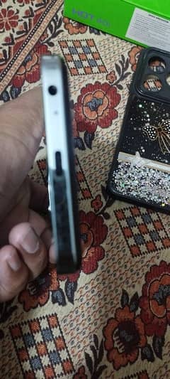 INFINIX HOT 40. i JUST BOX OPEN VERY NEAT AND CLEAN NOT SINGLE ISSUE