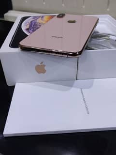 i phone xs max what's app 03230915322