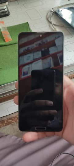 Aquos r5    12+256