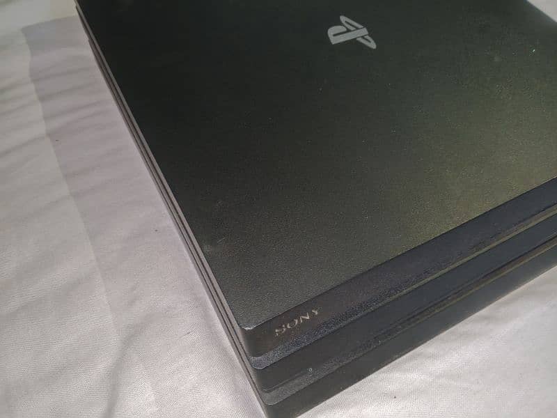PS4 PRO 1TB With 2 Games and Controllers 2