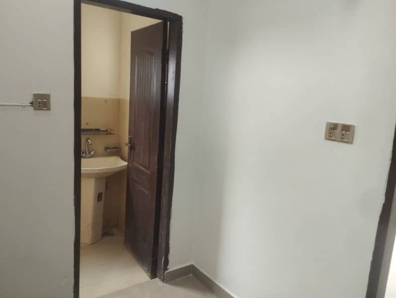 Flat for rent in gulberg 2 3