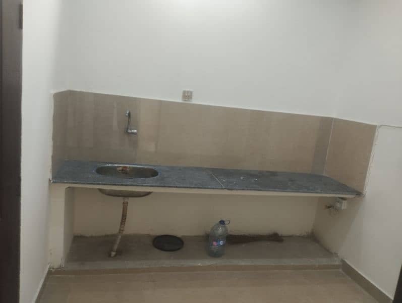 Flat for rent in gulberg 2 4